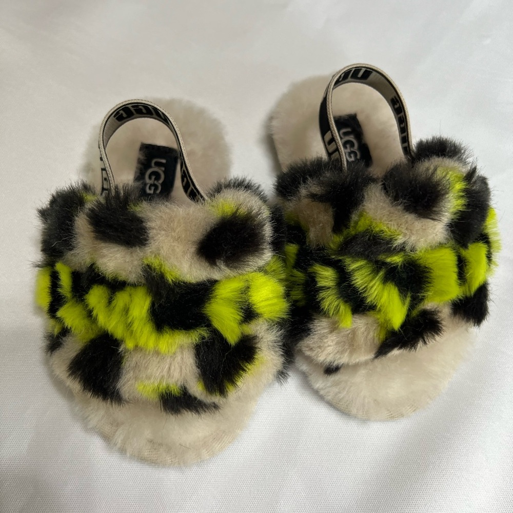 Never Worn But So Cute!  UGG Kids Fluffy Sandals - Black and Yellow